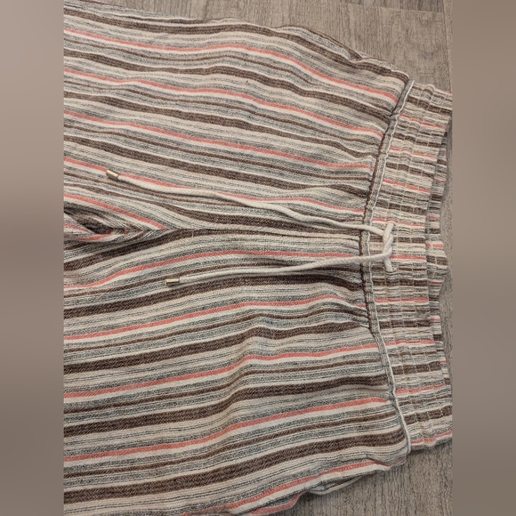 Bundle of M wide leg capris - Picture 10 of 16